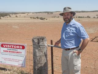 Free ‘Farm Biosecurity’ signs can be collected at the Department of Primary Industries and Regional Development grains biosecurity display at Wagin Woolorama. Farm Biosecurity