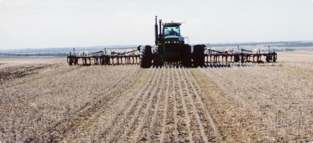 CTF seeding with 3m permanent tramlines and duals on the seeding tractor, some growers under-inflate the outer tyres or fit undersized rims to minimise compaction during seeding but retain flotation when needed