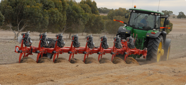 Mouldboard ploughing of a repellent sandy gravel