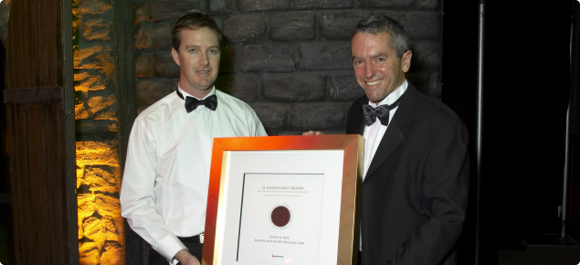 Winning winemaker Matt Byrne and then Minister for Agriculture, Terry Redman